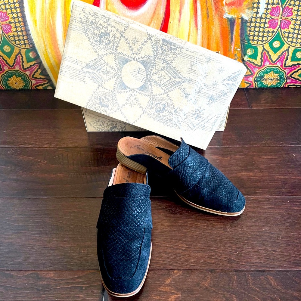 FREE PEOPLE || At Ease || Snakeskin Embossed Suede Cushioned Loafer Mules